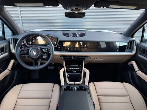 New 2025 Porsche Cayenne E-Hybrid AWD/4WD image 16