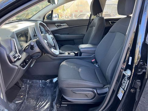 Used 2025 Kia Sportage LX image 22