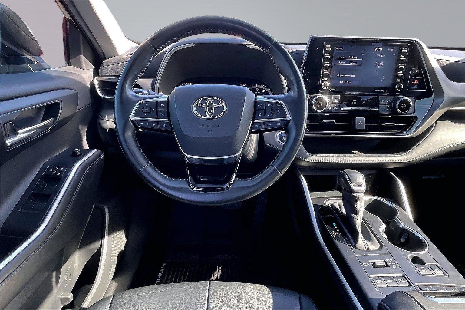 Used 2020 Toyota Highlander XLE AWD/4WD image 6