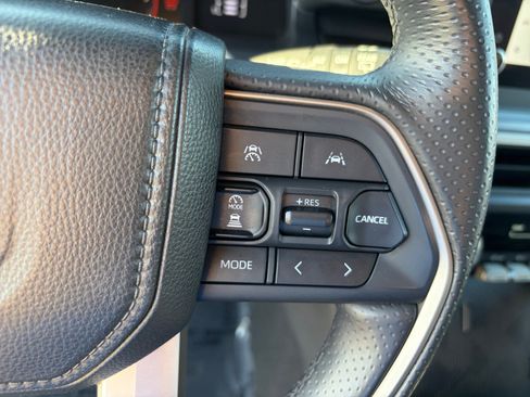 Used 2025 Toyota 4Runner SR5 AWD/4WD image 15