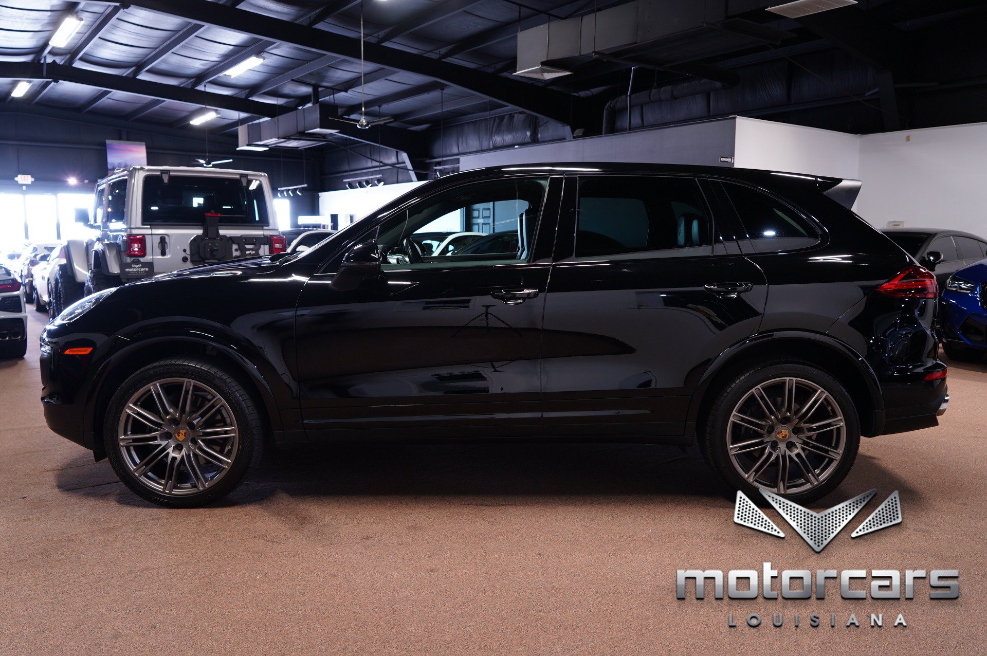 Used 2017 Porsche Cayenne Platinum Edition AWD/4WD image 4