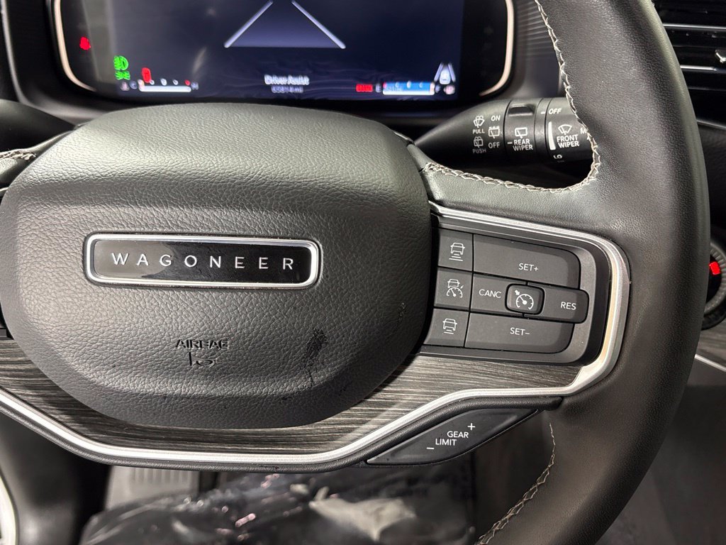 Used 2024 Jeep Wagoneer L Series II RWD image 36