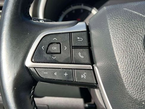 Used 2022 Toyota Highlander XLE AWD/4WD image 22