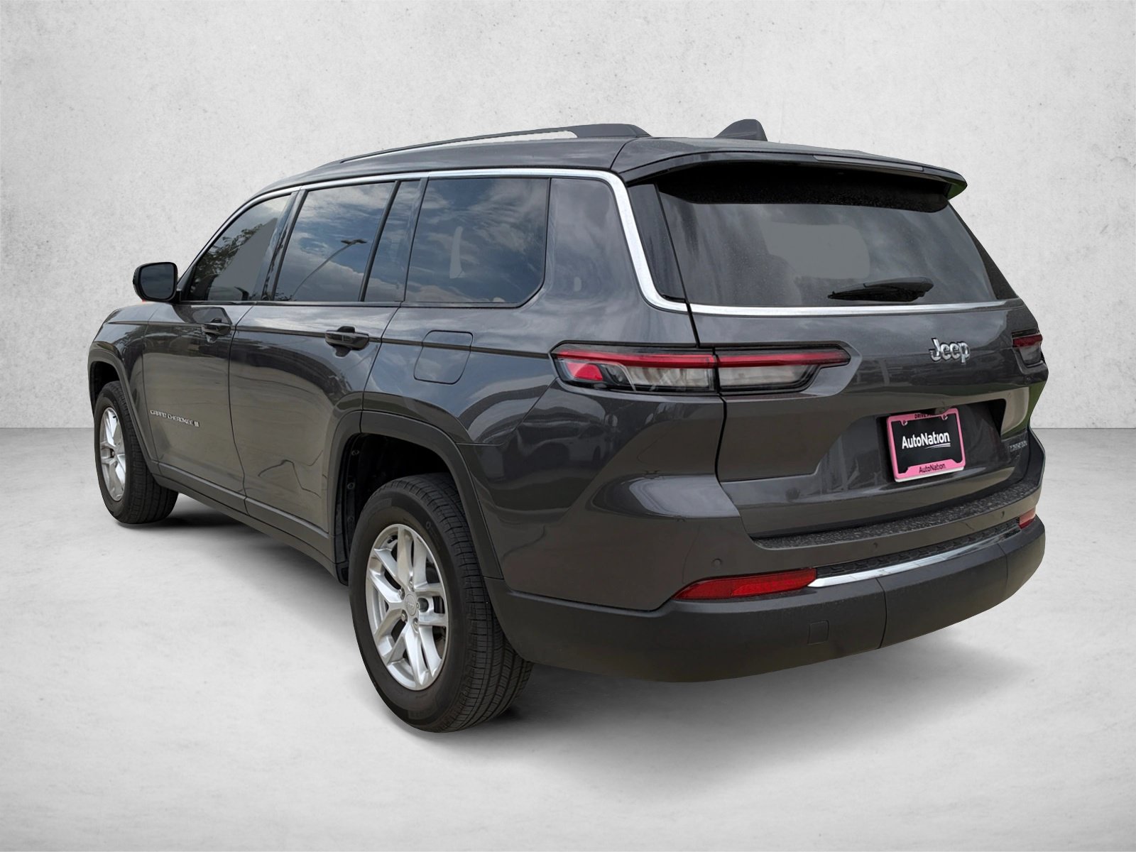 Used 2023 Jeep Grand Cherokee L Laredo RWD image 7
