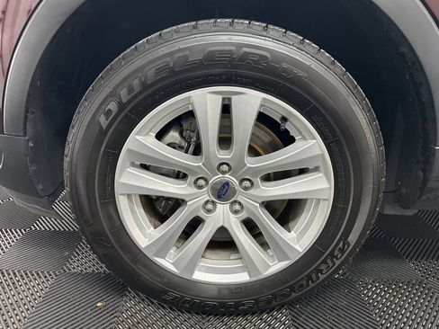 Used 2018 Ford Explorer XLT image 34