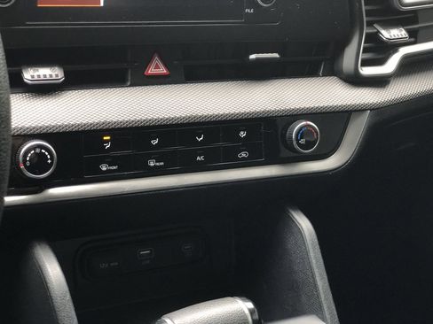 Used 2023 Kia Sportage LX image 21