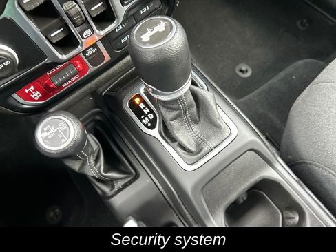 Used 2024 Jeep Wrangler Unlimited image 22