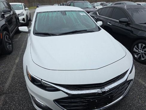 Used 2022 Chevrolet Malibu RS image 2