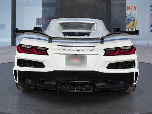 Used 2023 Chevrolet Corvette Z06 w/ Z07 Performance Package RWD image 5