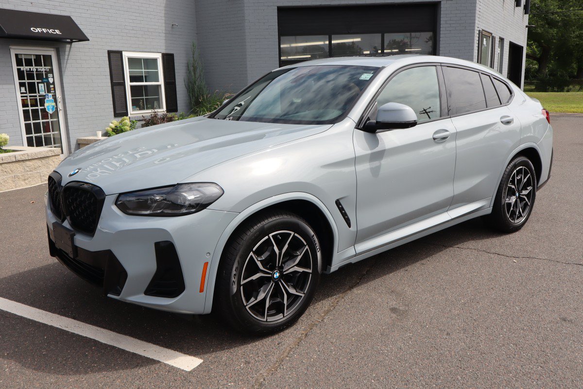 Used 2024 BMW X4 xDrive30i w/ Premium Package AWD/4WD image 2