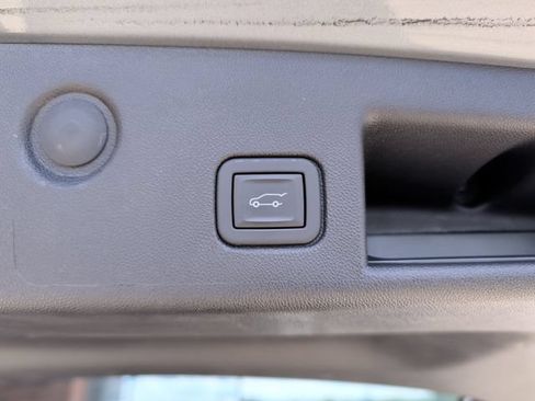 Used 2024 Chevrolet Equinox LT FWD image 28