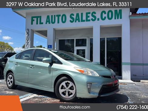 Used 2015 Toyota Prius Two FWD image 2