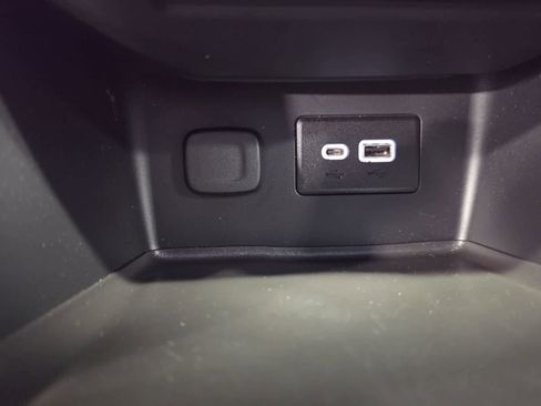 Used 2021 GMC Acadia SLE FWD image 21