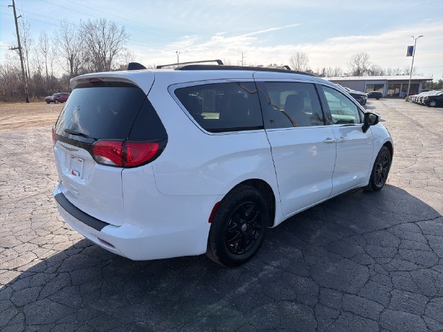 Used 2021 Chrysler Voyager Lxi FWD image 7