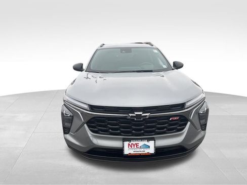 Used 2025 Chevrolet Trax RS w/ Driver Confidence Package image 9