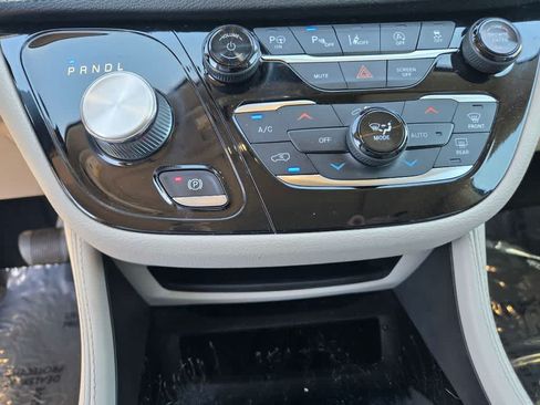 Used 2021 Chrysler Pacifica Limited w/ Premium & Safety Sphere Group AWD/4WD image 14