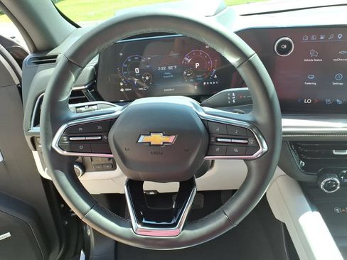Used 2025 Chevrolet Suburban Premier AWD/4WD image 17
