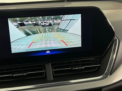 Used 2025 Chevrolet Trax LT w/ LT Convenience Package image 20