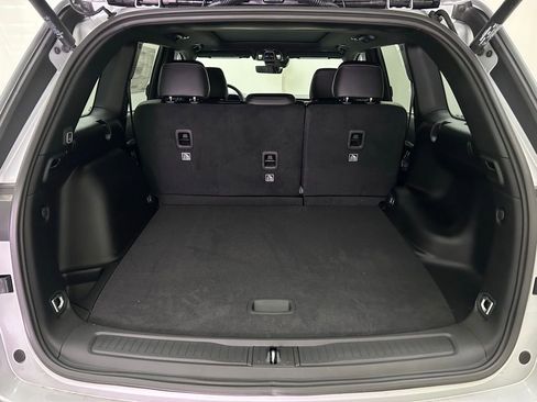 New 2025 Jeep Grand Cherokee Limited w/ Black Appearance Package image 10