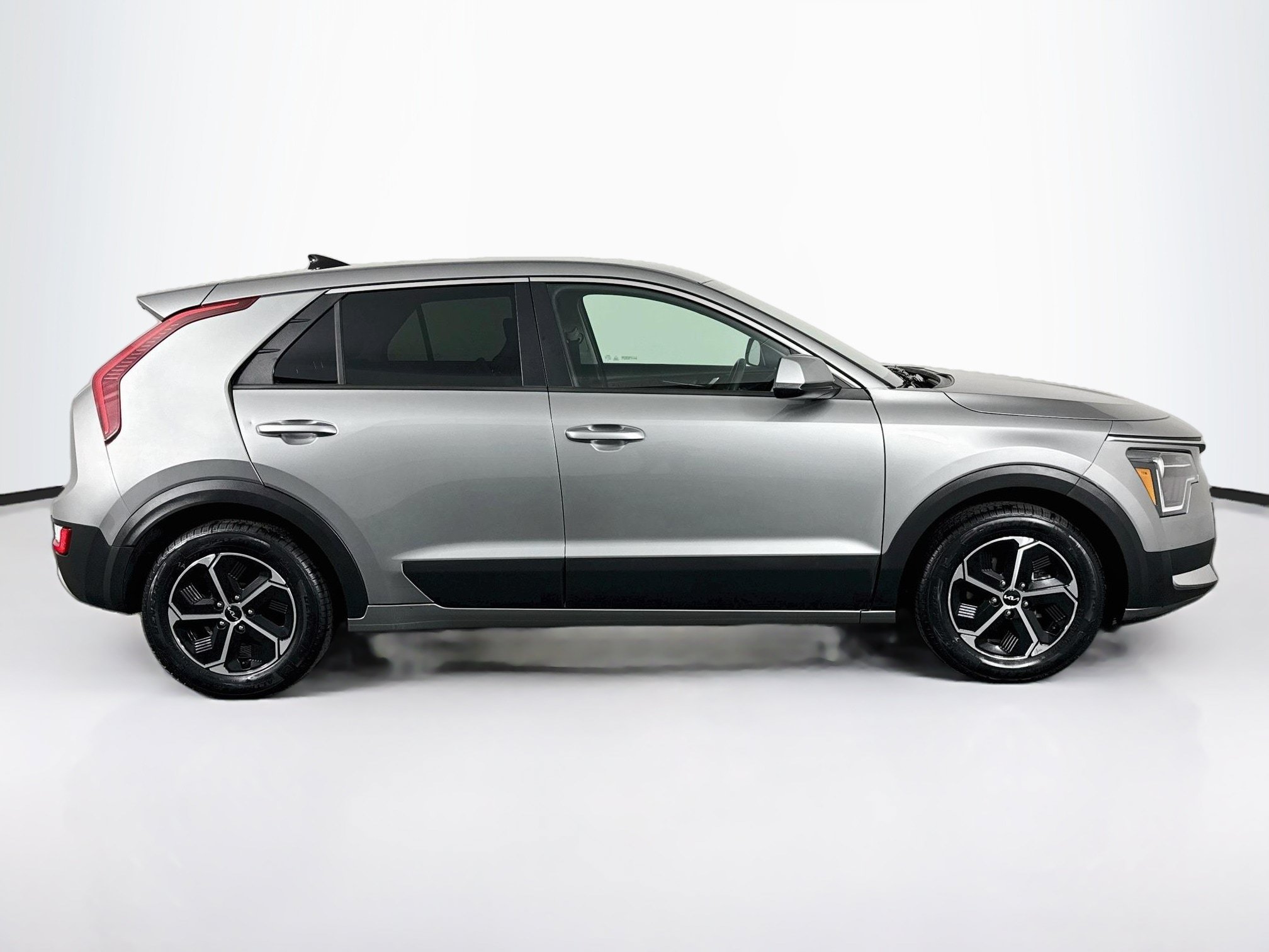 Used 2023 Kia Niro LX FWD image 16