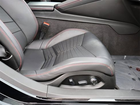 Used 2022 Chevrolet Corvette Stingray Premium Cpe w/ Z51 Performance Package image 12