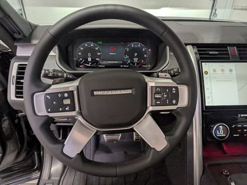 Used 2024 Land Rover Discovery Dynamic SE AWD/4WD image 20