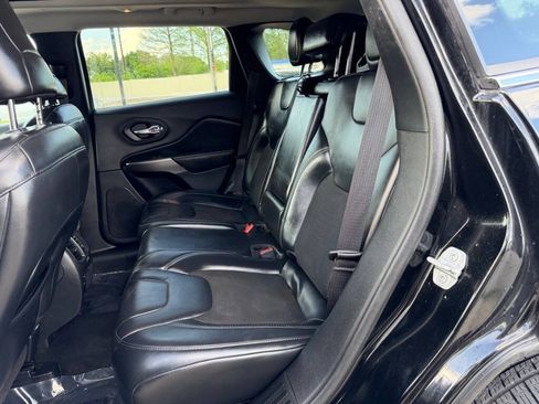 Used 2020 Jeep Cherokee Latitude Plus FWD image 11