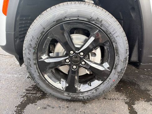 New 2026 Jeep Grand Cherokee L Limited w/ Limited Altitude Package image 27