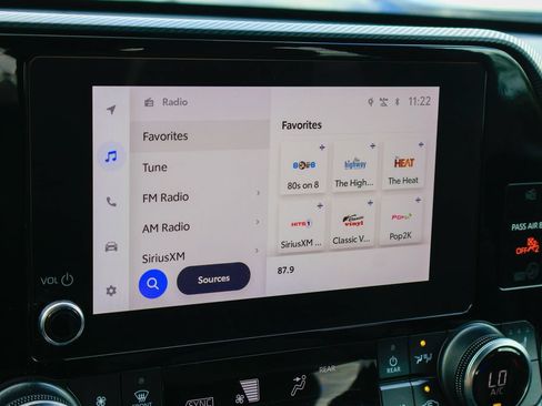 Used 2023 Toyota Highlander XSE FWD image 6