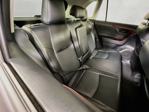 Used 2021 Toyota RAV4 LE w/ Carpet Mat Package (TMS) AWD/4WD image 24