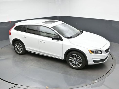 Used 2017 Volvo V60 T5 Cross Country Platinum AWD/4WD image 18