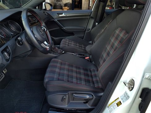 Used 2018 Volkswagen Golf 4-Door image 17