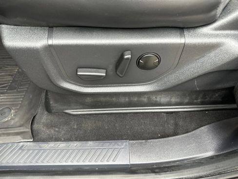 Used 2024 Ford Expedition Max XLT image 27