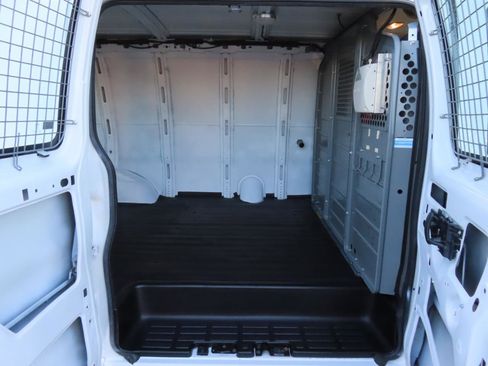 Used 2013 Chevrolet Express 2500 image 19