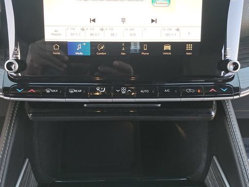 Certified 2022 Jeep Wagoneer Series II AWD/4WD image 25
