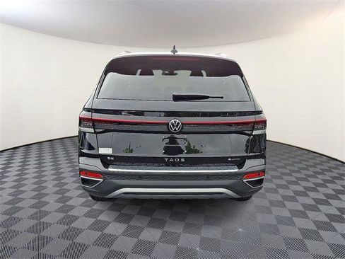 New 2025 Volkswagen Taos SE image 5