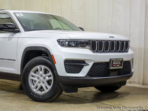 Used 2023 Jeep Grand Cherokee Laredo image 5