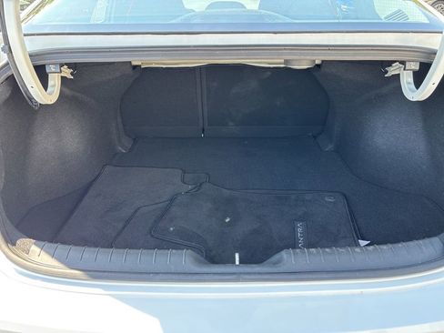 Used 2023 Hyundai Elantra Limited FWD image 30