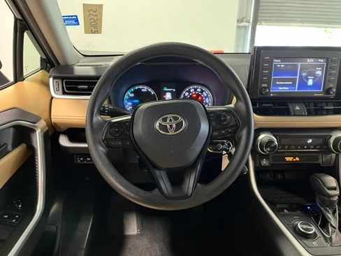 Used 2021 Toyota RAV4 LE AWD/4WD image 21