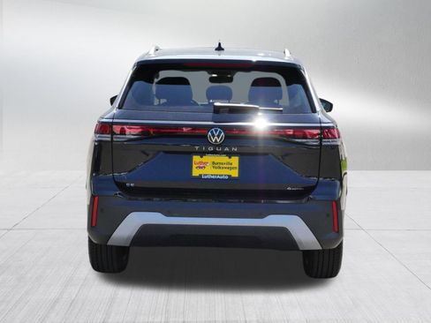 Certified 2025 Volkswagen Tiguan SE AWD/4WD image 6