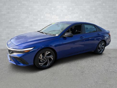 Used 2025 Hyundai Elantra Sport image 9