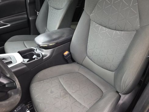 Used 2021 Toyota RAV4 XLE w/ Convenience Package FWD image 12
