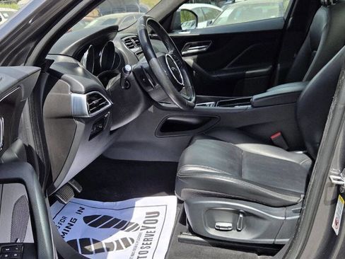 Used 2019 Jaguar F-PACE Premium image 13