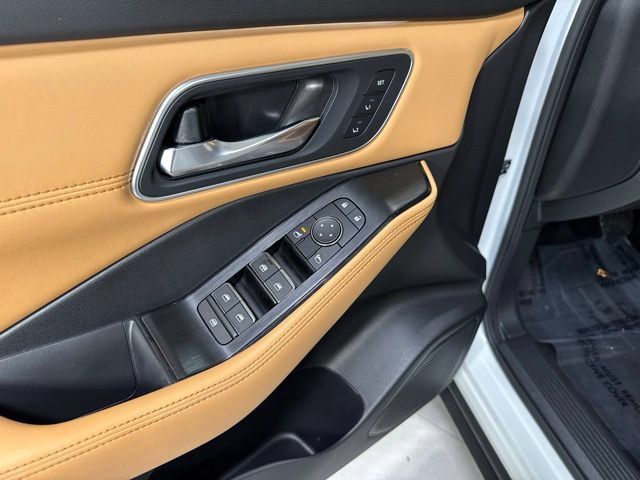 Used 2023 Nissan Rogue Platinum AWD/4WD image 13