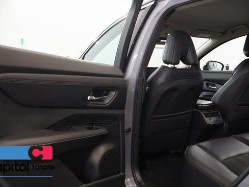 Used 2023 Nissan Ariya FWD image 31