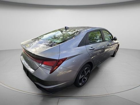 Used 2023 Hyundai Elantra SEL w/ Convenience Package FWD image 5