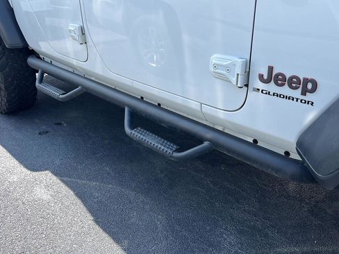 Used 2024 Jeep Gladiator Rubicon w/ Convenience Group AWD/4WD image 8