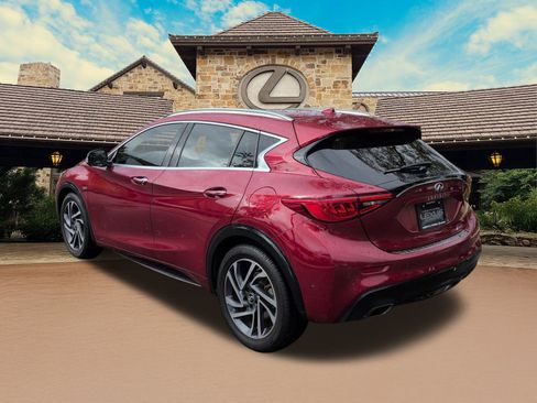Used 2018 INFINITI QX30 Premium w/ Technology Package image 3