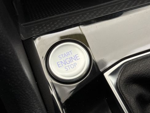 Used 2024 Volkswagen Taos SE image 22