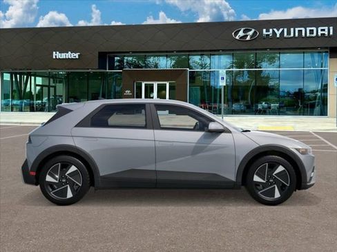 New 2025 Hyundai Ioniq 5 SE image 7